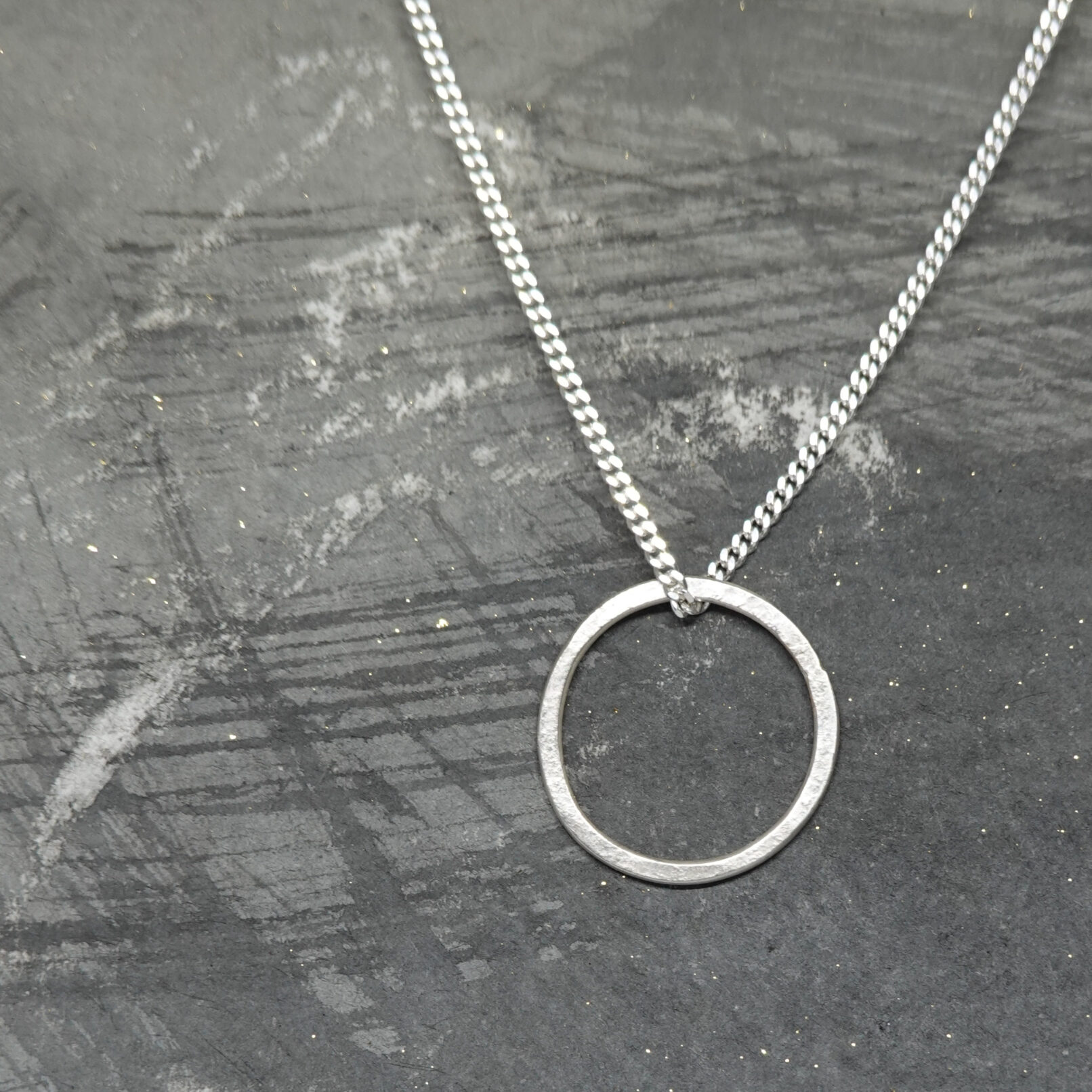 Circle necklace in Silver